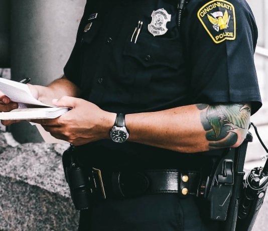 5 Reasons to Fight That Speeding Ticket in NY police officer