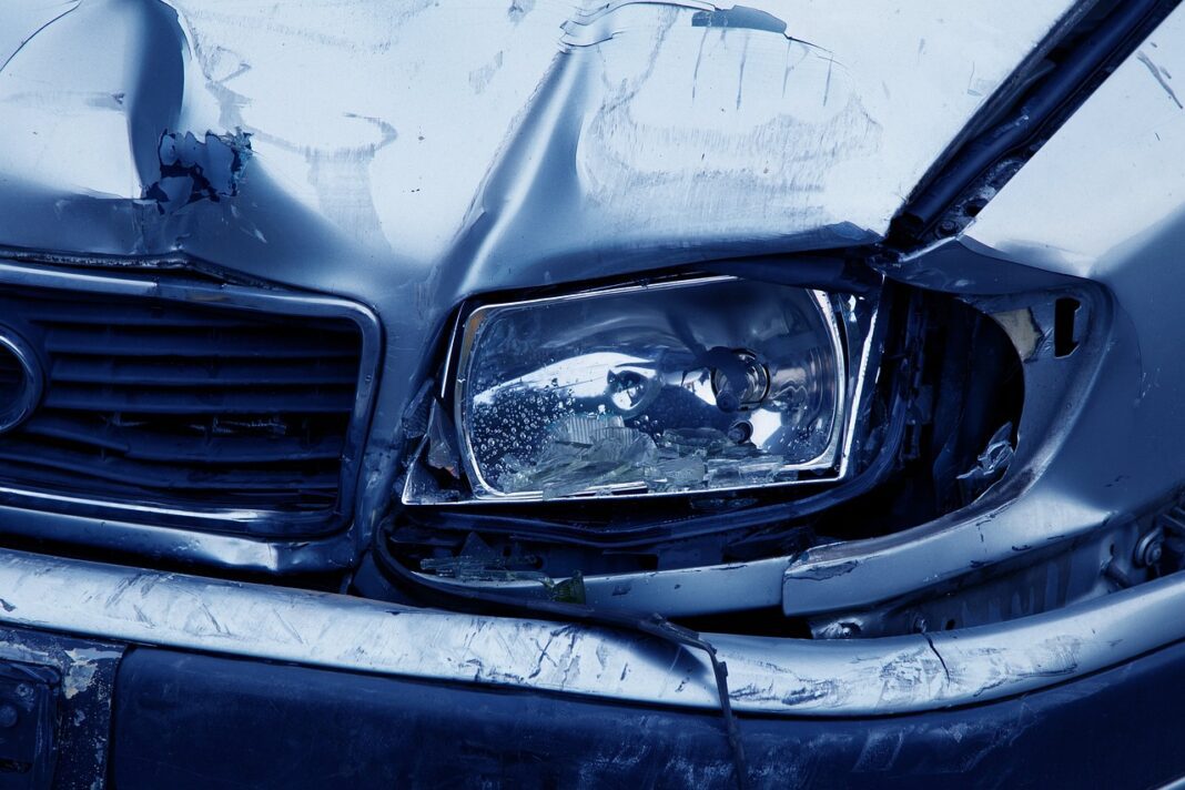broken-headlight broken headlight depicted after car accident